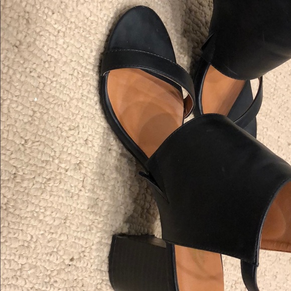 Black heels - Picture 4 of 4